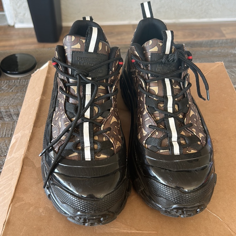 Burberry Sneakers - Picture 2 of 7